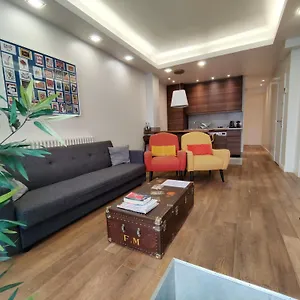 3 Double Bedrooms In Montmartre Near Subway Ac Parijs